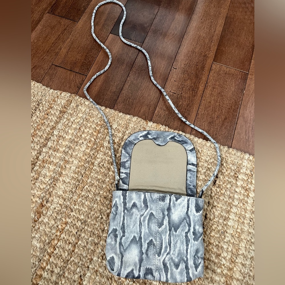Cow leather cross body purse - Banana Republic